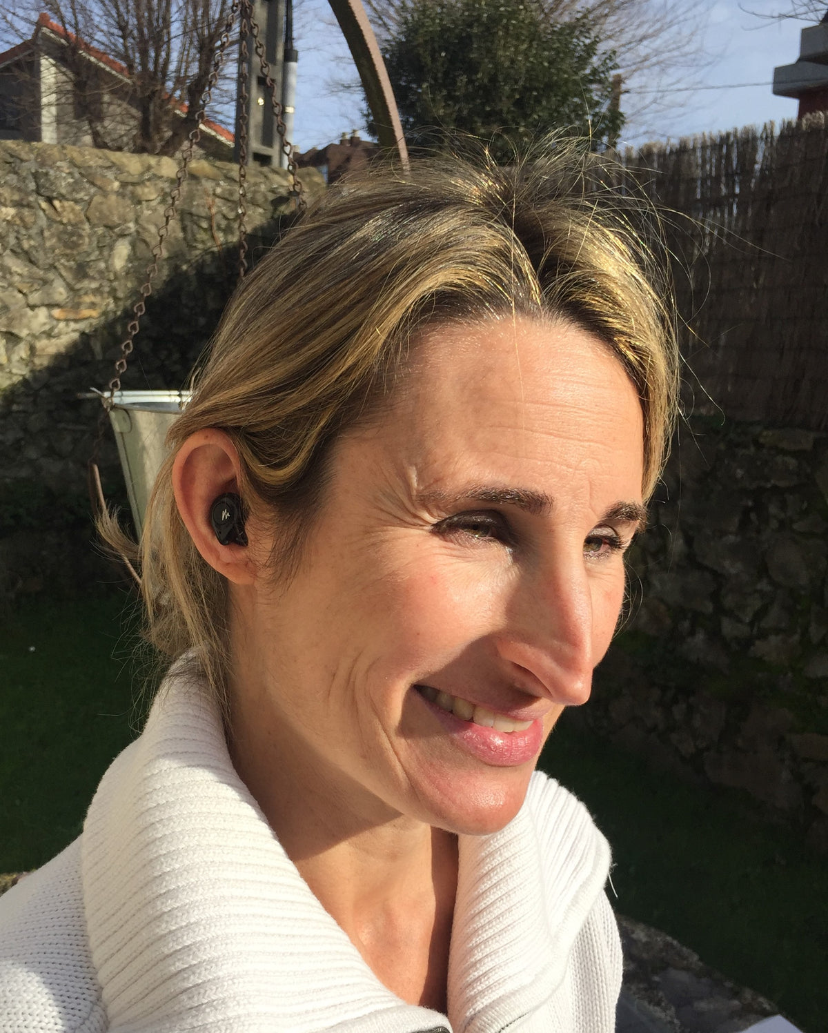 M15 Earphones - EB1000108