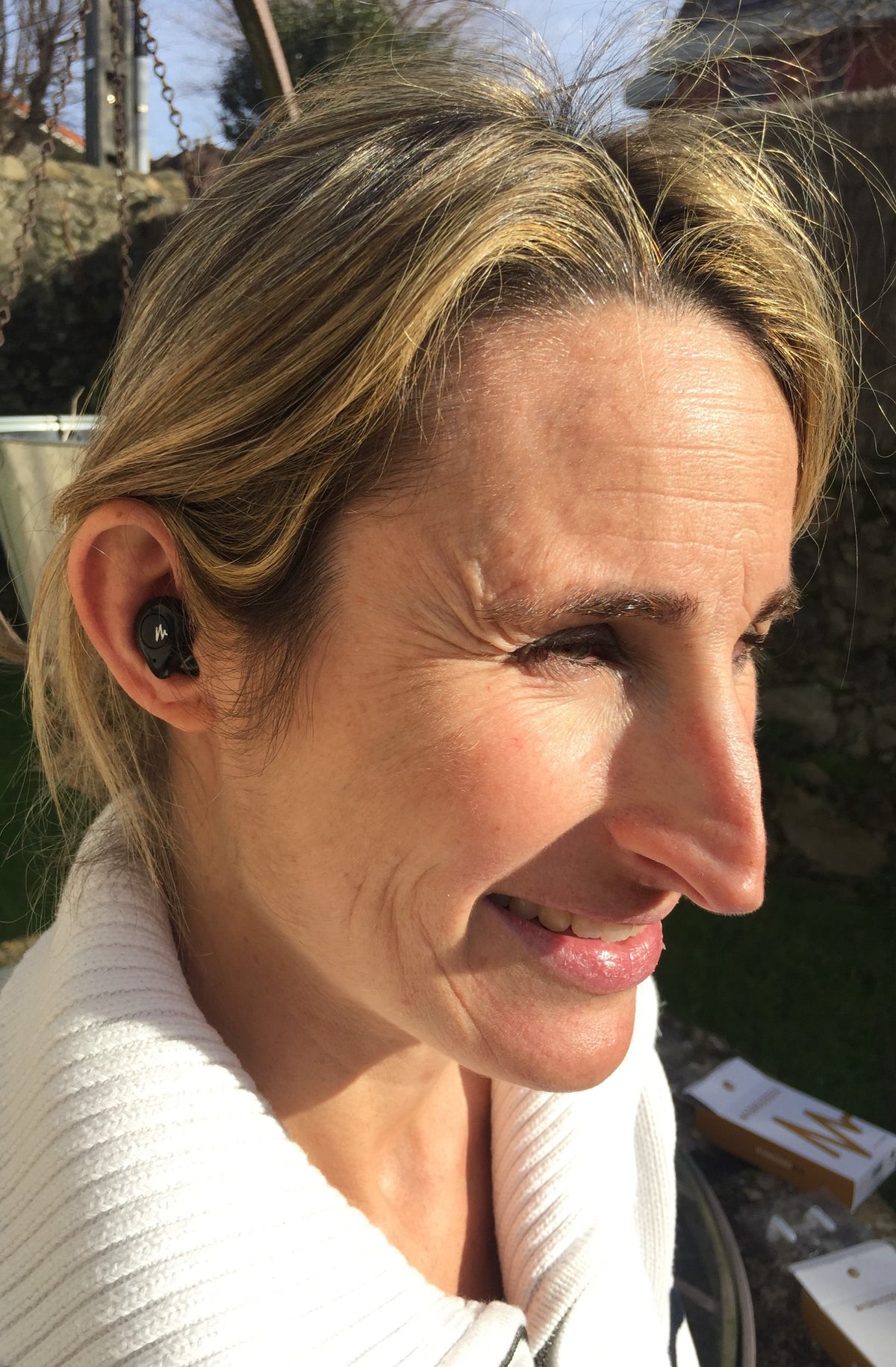 M15 Earphones - EB1000108