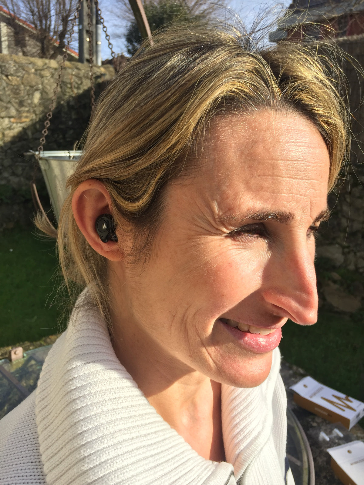 M15 Earphones - EB1000108